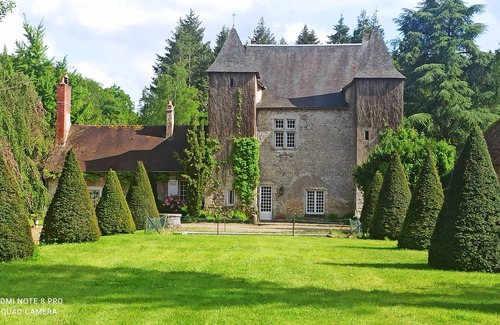 Chitenay House | Manoir de Charme du Xiiis Dans un Jardin et Parc Arboré de 10 Hectares