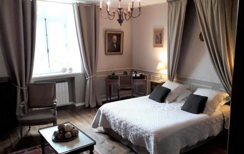 Le Rosais-La Flourie Bed & Breakfast | Manoir de la Baronnie
