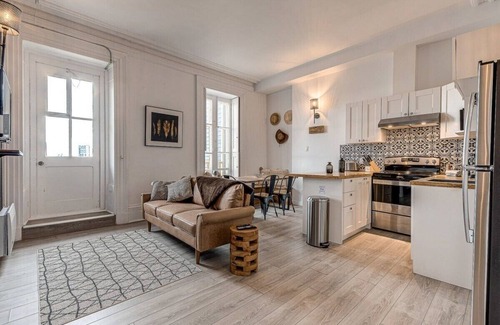 Old Quebec Apartment | Manoir des Remparts- Renovated 3 Bedroom Oasis
