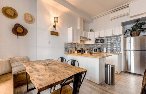 Old Quebec Apartment | Manoir des Remparts- Renovated 3 Bedroom Oasis
