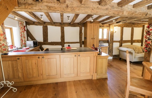 Little Stretton Cottage | MANOR COTTAGE, pet friendly, with a garden in Church Stretton