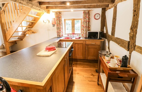 Little Stretton Cottage | MANOR COTTAGE, pet friendly, with a garden in Church Stretton