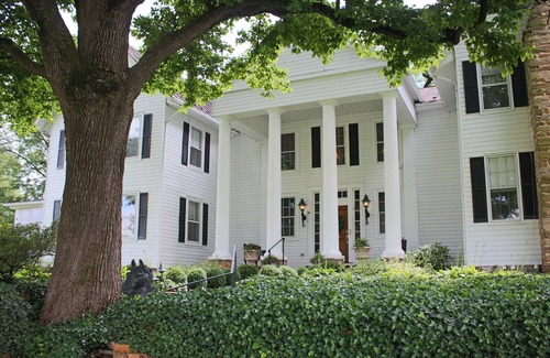 Warrenton House | Manor House at The Black Horse Inn
