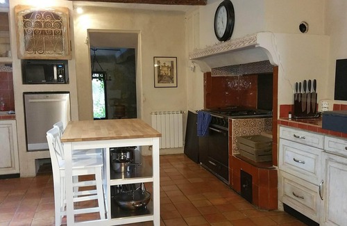 Castelnau-de-Guers House | Manor House with private walled garden and pool