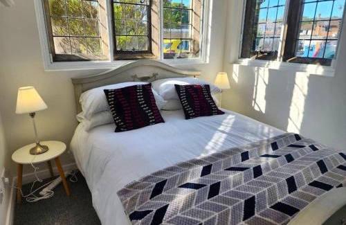 Kidlington Apartment | Manor House, Modern 2-Bedroom Apartment, Parking, WiFi, Central Location