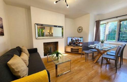Kidlington Apartment | Manor House, Modern 2-Bedroom Apartment, Parking, WiFi, Central Location