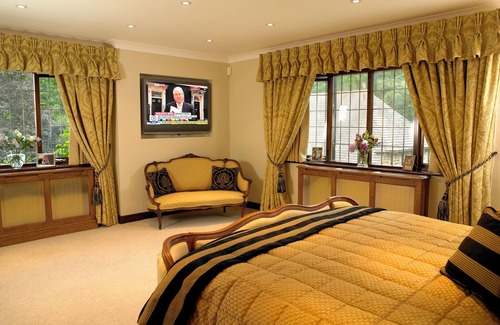 Bordon House | Manor House – Romantic Getaway (2-4 Guests)