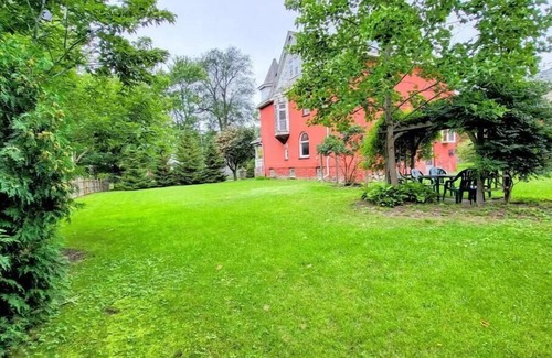 Downtown Niagara Falls House | Manor on Memorial