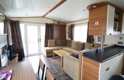 Hunstanton House | Manor Park Hunstanton pets go free Linen Included