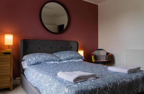 Manorbier Bed & Breakfast | Manorbier House - Caldey Island Room
