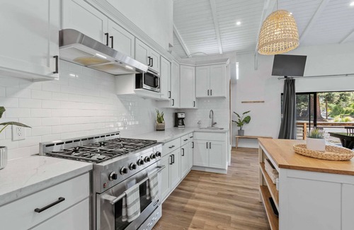 La Selva Beach Apartment | Manresa Surf House -2 bedroom- Hot Tub- Fire Pits