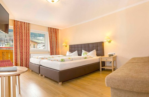 Niederau Hotel | Mansard Junior Suite Snow White with breakfast - Hotel Schneeberger