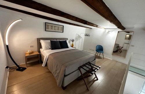 Quartieri Spagnoli House | Mansarda Valù Apartment