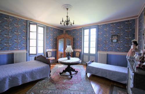 Ginestet House | Mansion and fishing pond near Bergerac