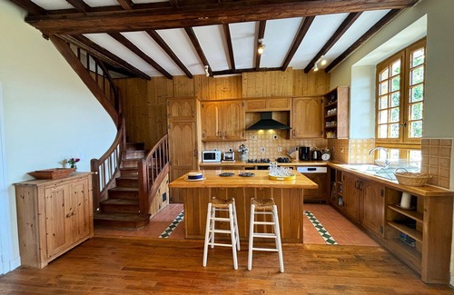 Domme House | Mansion house & guests house with heated pool/AC and speed internet in Domme