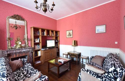 Martigny-le-Comte House | Mansion in Martigny with Heated Pool & Vineyards