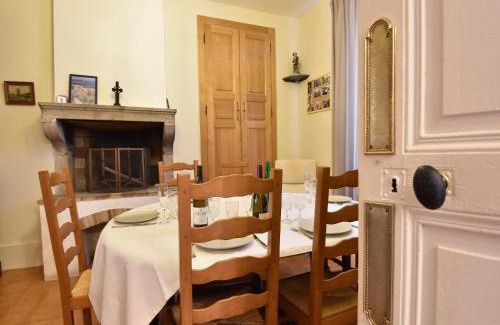 Martigny-le-Comte House | Mansion in Martigny with Heated Pool & Vineyards