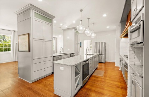 Southern Pines Villa | Mansion in Southern Pines - Saltwater Pool, Farm Animals, Golf