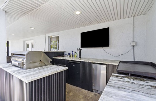 Port Charlotte House | Mansion Lux 16 Guests Pickleball Court Full Arcade Private Pool and outdoor Kitchen