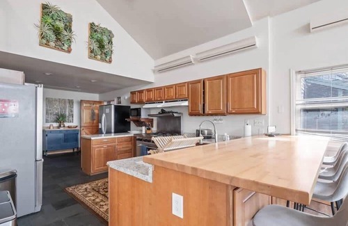 Leadville House | Mansion off Main, HotTub-Sauna-PoolTable-Pets OK!
