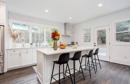 Morningside-Lenox Park House | Mansion on Monroe/Pool/7bd/7.5bath/Sleeps 15