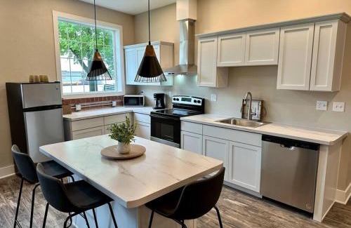 Bellevue House | Mansion on the Mississippi River-7 Bedrooms&Baths