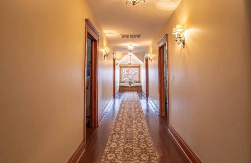 Clarion House | Mansion Pet-friendly Downtown