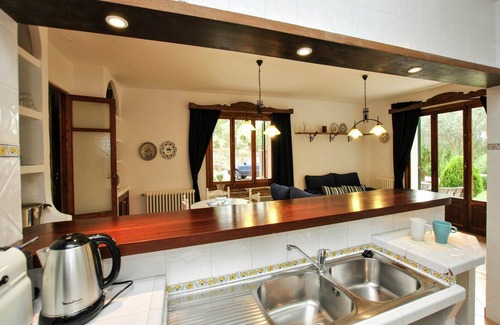 Alaro Villa | Mansion with Pool & Garden