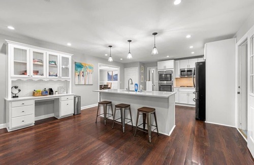 Church Street House | Mansion With Private Pool Bsktball & Tennis courts