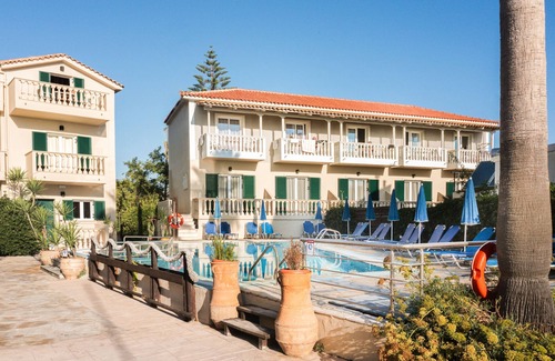 Porto Koukla Apartment | Manthos Apts - Garden View Studio