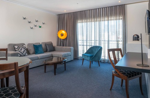 Chinatown Apartment | Mantra on Russell Melbourne