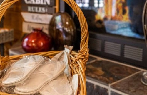 Strawberry Cabin | Manzanita- Chic Cozy Cabin W/ upscale ammenities!