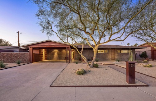 North Mountain House | Manzi Place - Luxury Pad w/Heated Pool & Cozy Fire Pits + Centrally located!