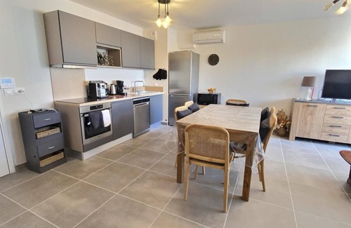 Vias Apartment | MAONA - spacious and modern apartment