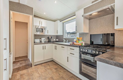 New Forest District House | Maple Brook Lodge Modern 3-Bedroom Unit Near New Forest