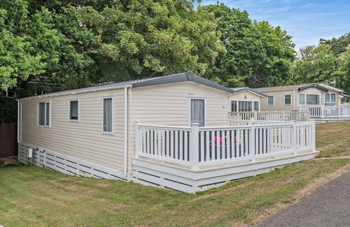 New Forest District House | Maple Brook Lodge Modern 3-Bedroom Unit Near New Forest
