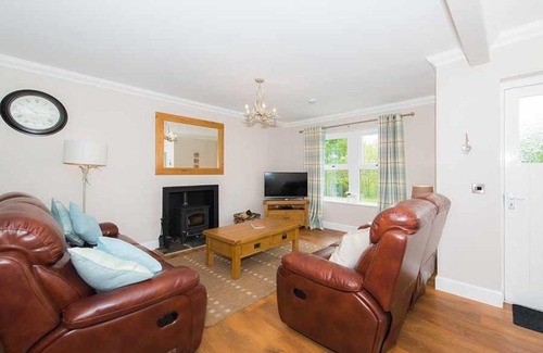 Cupar House | Maple Cottage with Hot Tub near Cupar Fife