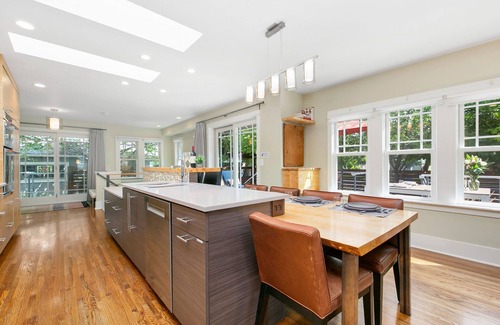 Martinez Park House | Maple Courtyard - Old Town w/King Suite & Piano