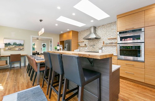 Martinez Park House | Maple Courtyard - Old Town w/King Suite & Piano