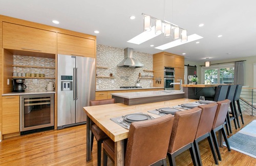 Martinez Park House | Maple Courtyard - Old Town w/King Suite & Piano