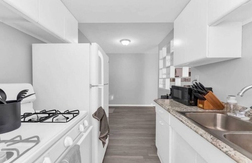 Maple Heights Apartment | Maple Heights Getaway