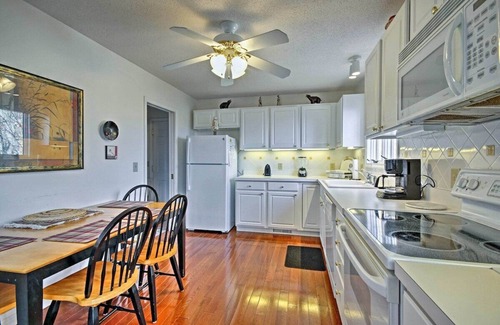 McGaheysville House | Maple Highlands: Under 1 Mile to Lift! Mountaintop Estate with 2 Scenic Decks