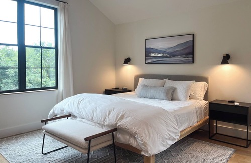 Hendersonville Bed & Breakfast | Maple King - Allora Bed-and-Breakfast Downtown Hendersonville