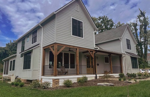 Hendersonville Bed & Breakfast | Maple King - Allora Bed-and-Breakfast Downtown Hendersonville