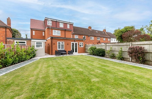 Reading Apartment | Maple Lodge - 3-Bed Duplex with Garden & Parking