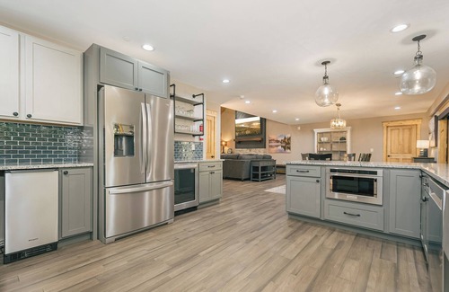 Oakland House | Maple Ridge: New, Hot Tub, Lake Access w. Dock Slip