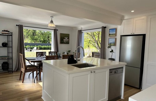Bowral Cottage | Maple Tree Cottage Bowral. Insta worthy! Cute Cottage for 4 guests.