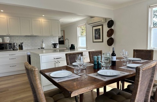 Bowral Cottage | Maple Tree Cottage Bowral. Insta worthy! Cute Cottage for 4 guests.