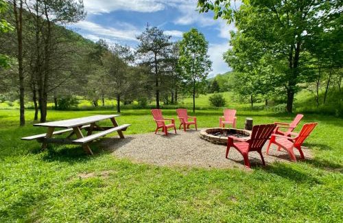 Ellicottville House | Maples Retreat - 2 Acres - Fireplace