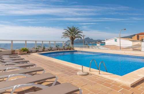 Cala Ratjada House | MAR BLAVA - Cozy apartment with communal pool facing the sea and free WiFi.